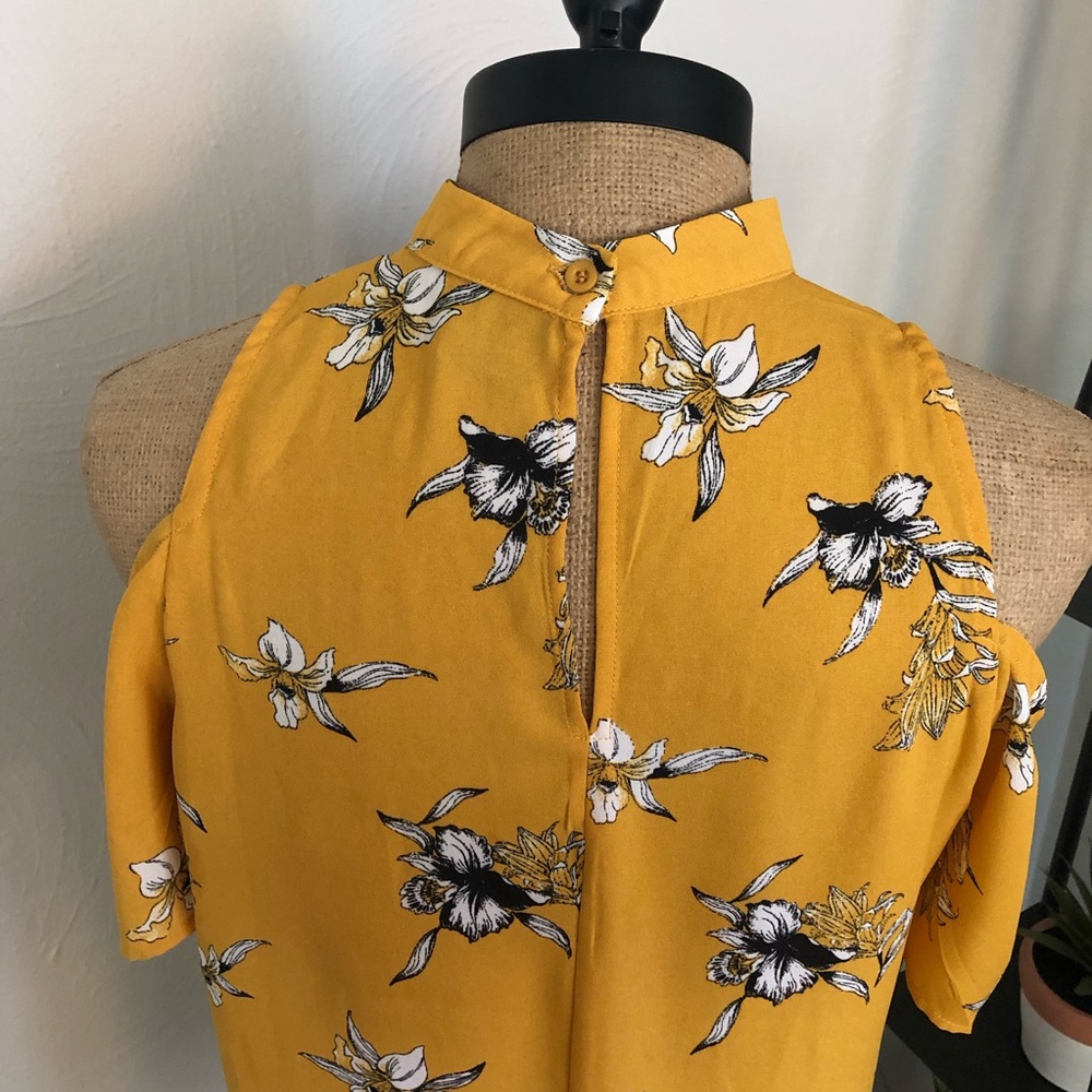 🍁semi sheer mustard floral cold-shoulder top - Picture 4 of 8